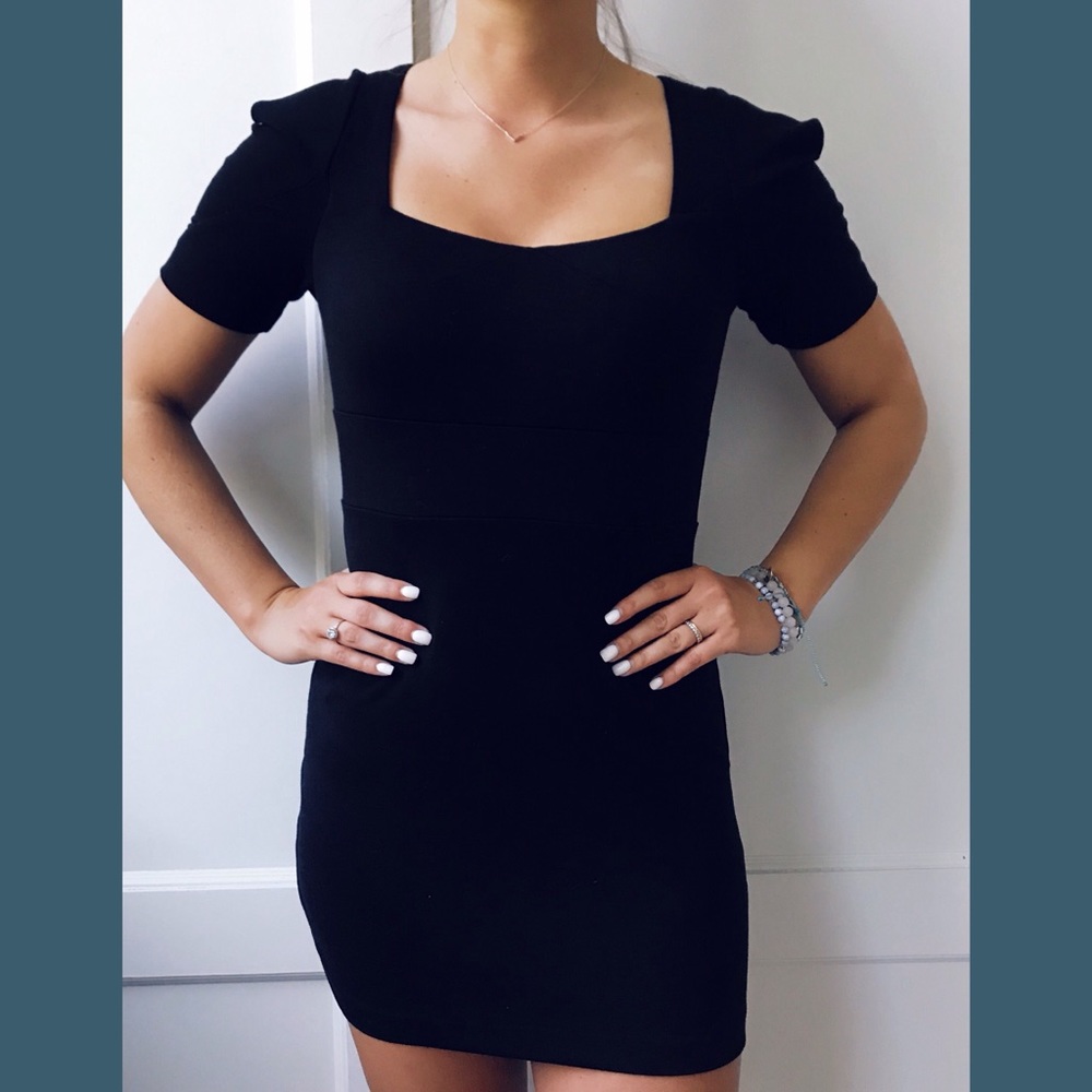Black bodycon dress